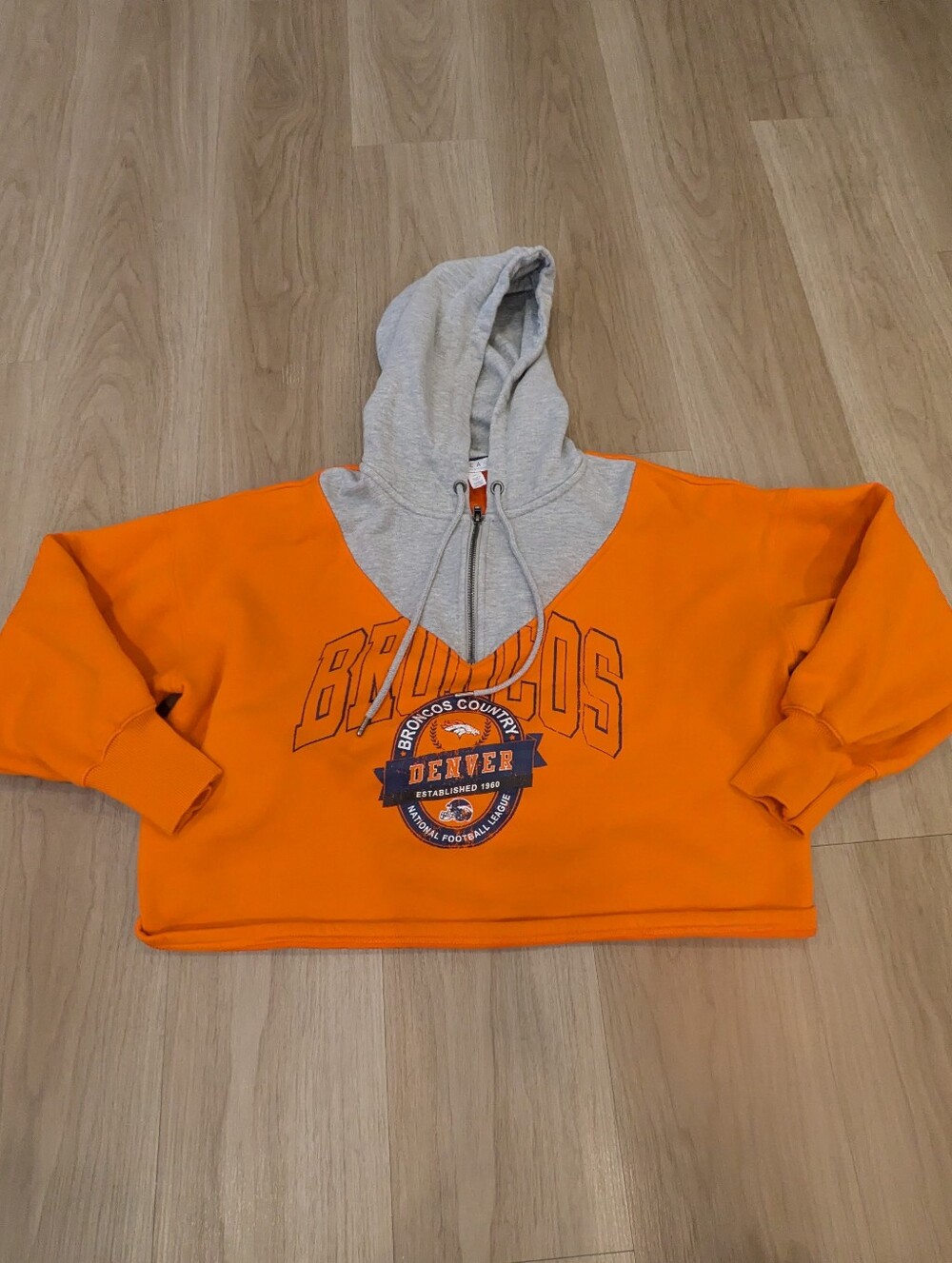 Bronco Cropped Orange Pullover Wear By Erin Size L